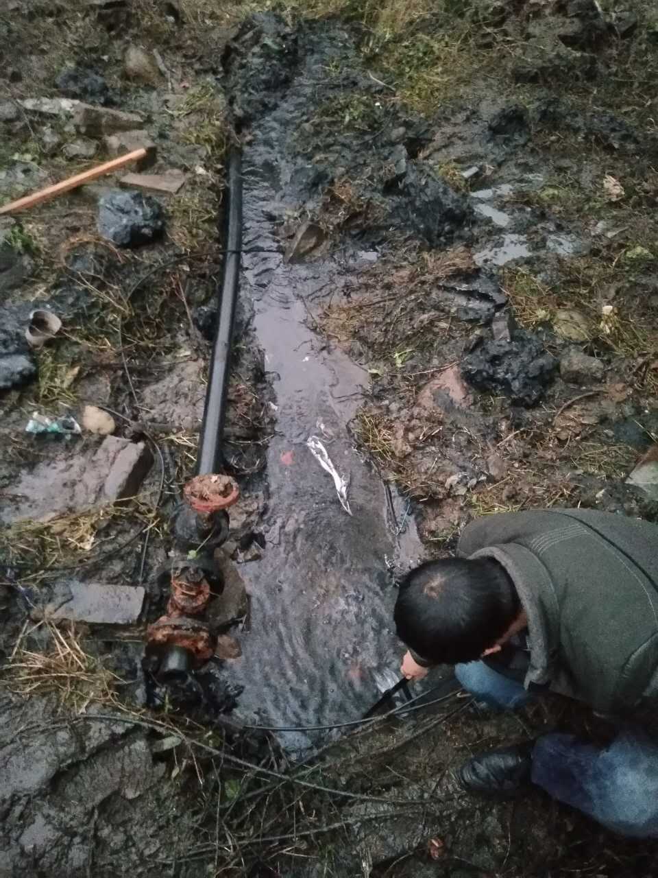 快速搶險(xiǎn)保供水 展現(xiàn)軍民魚(yú)水情