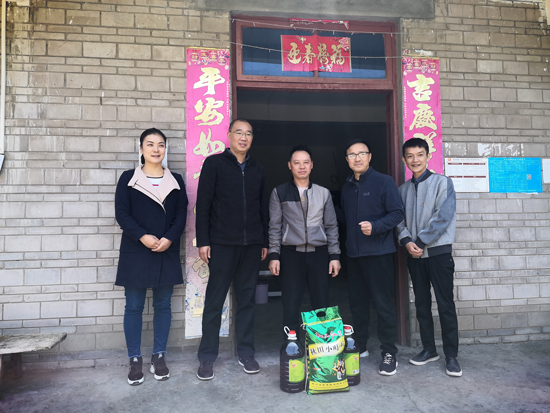 集團(tuán)公司黨委書記、董事長周燕賓一行調(diào)研脫貧攻堅(jiān)工作