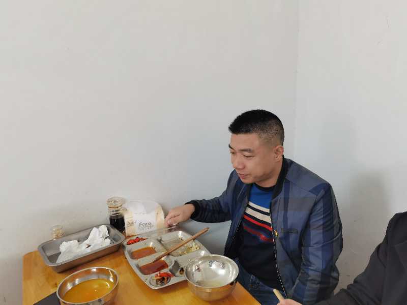 強監(jiān)督，重引導(dǎo)，杜絕“舌尖上的浪費”