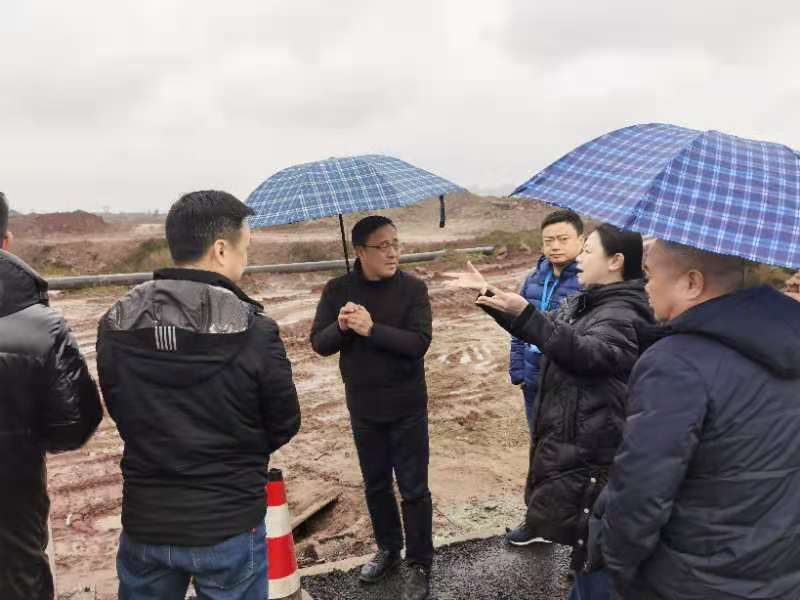 集團(tuán)公司黨委書記、董事長(zhǎng)周燕賓率隊(duì)調(diào)研臨港供水保障工作