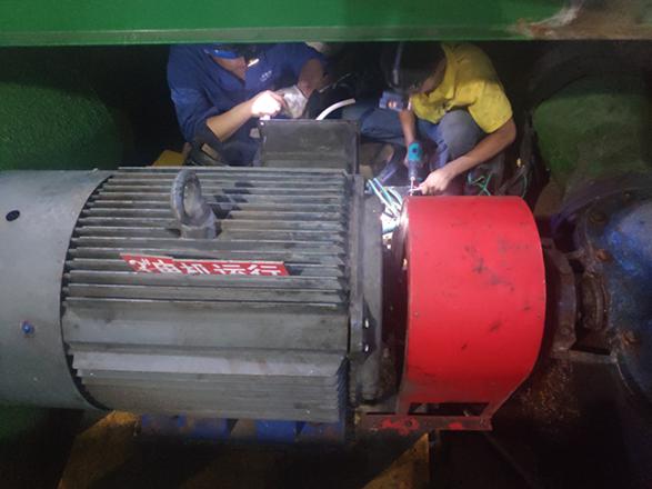 通宵奮戰(zhàn)，順利完成一水廠泵站電氣改造