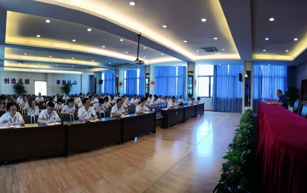 黨委委員、副總經(jīng)理劉林深入基層開展黨規(guī)黨紀宣講暨廉潔黨課輔導