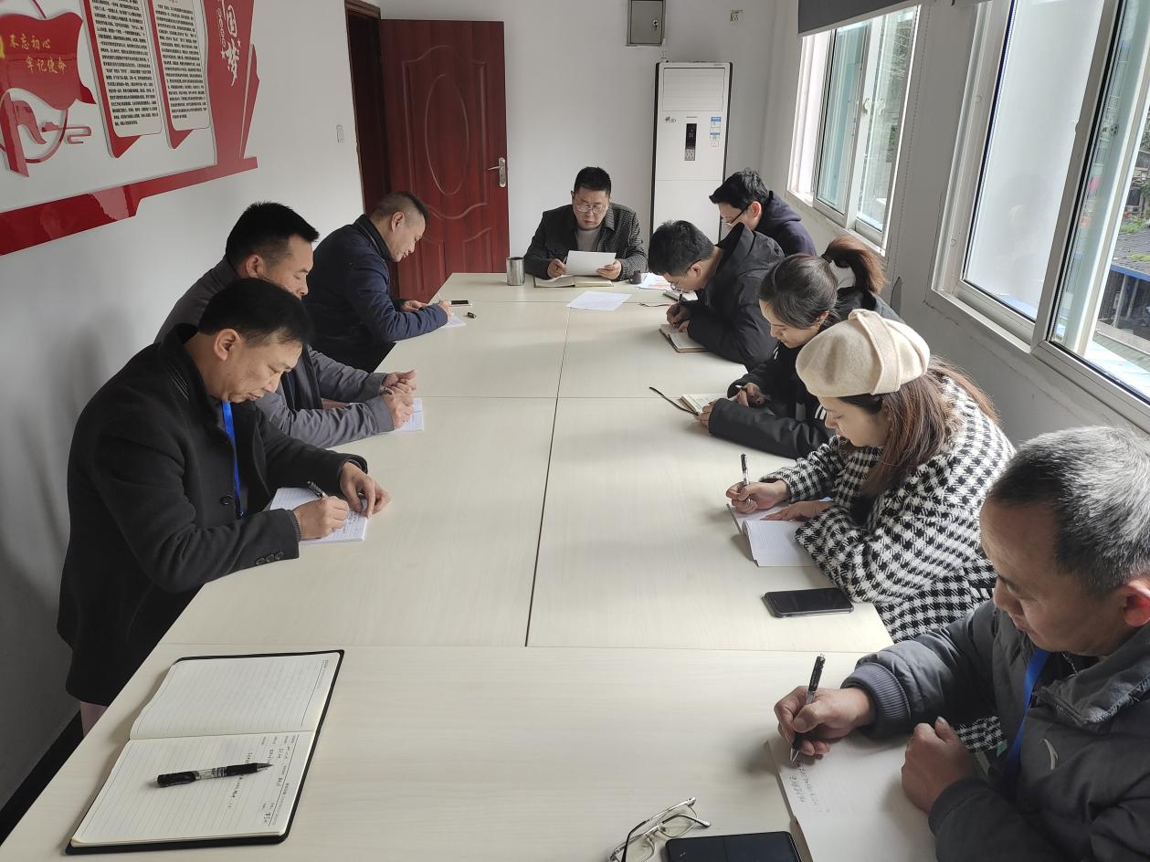 投資公司開展黨的十九屆六中全會(huì)、 宜賓市第六次黨代會(huì)精神專題學(xué)習(xí)會(huì)議