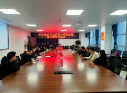 弘揚(yáng)雷鋒精神，在平凡中成就不平凡